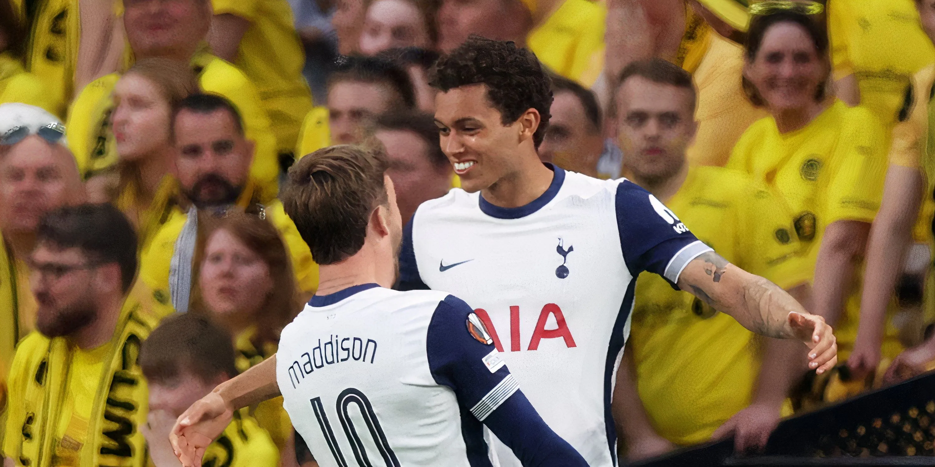 Brennan Johnson ăn mừng bàn thắng, minh chứng cho phong độ ấn tượng tại Tottenham
