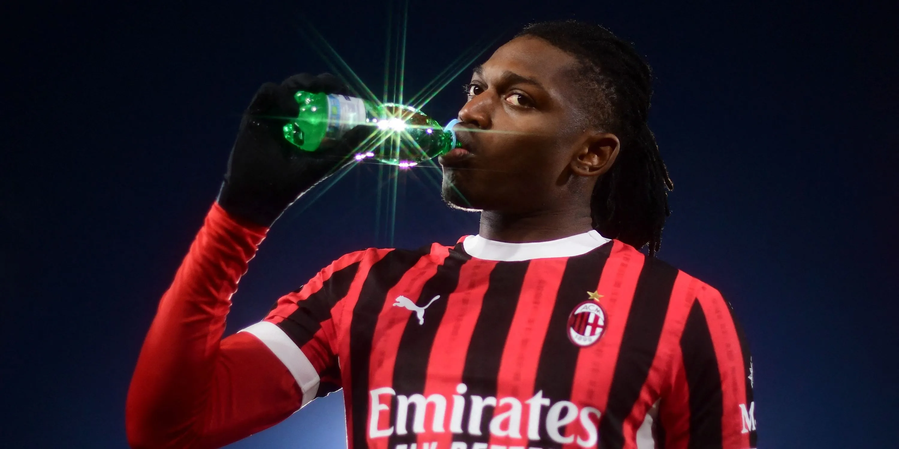 Ngôi sao Rafael Leão của AC Milan trong một trận đấu - mục tiêu chuyển nhượng hàng đầu của Chelsea hè này