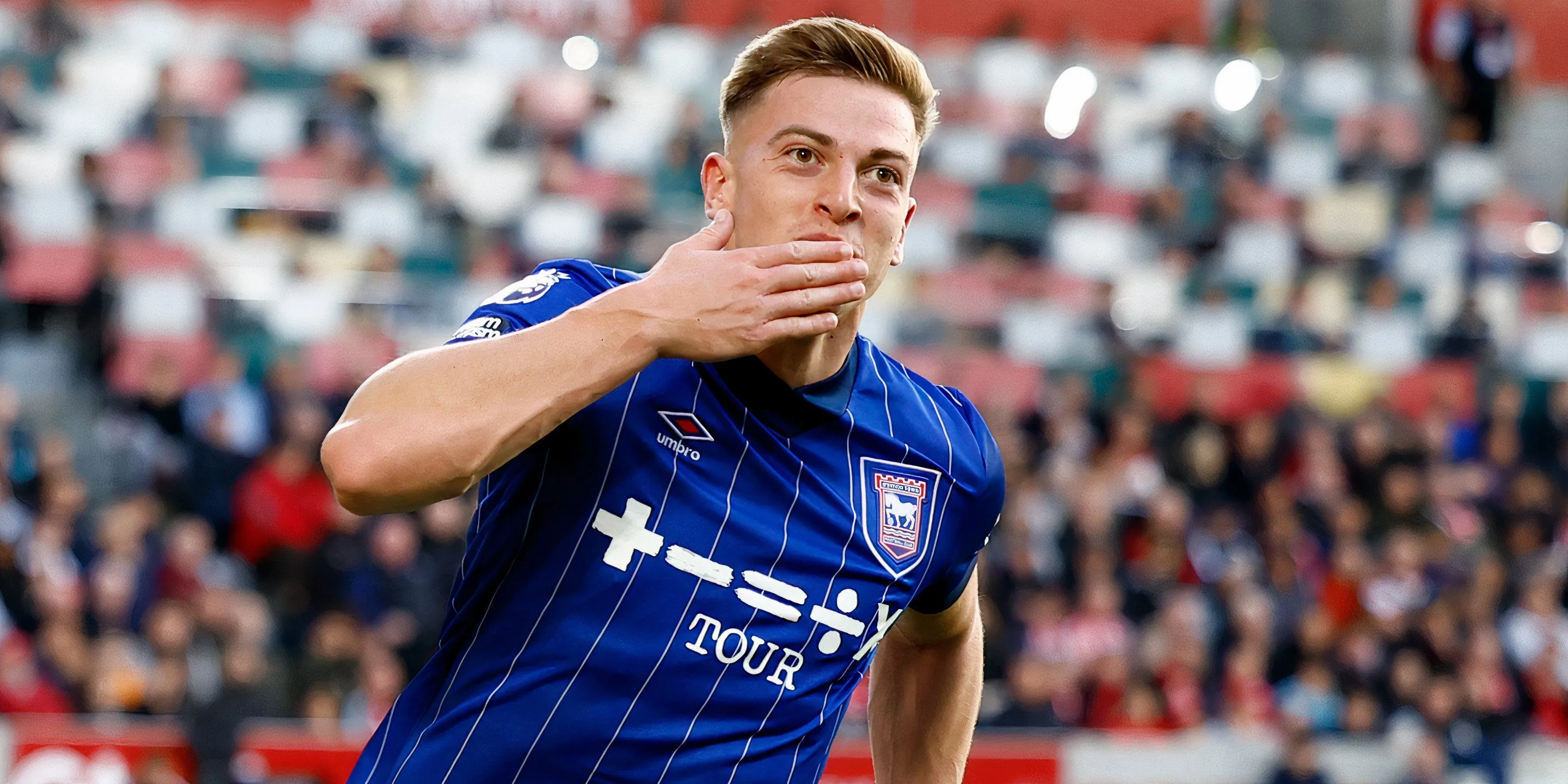 Tiền đạo trẻ Liam Delap trong màu áo Ipswich Town, mục tiêu chuyển nhượng của Tottenham