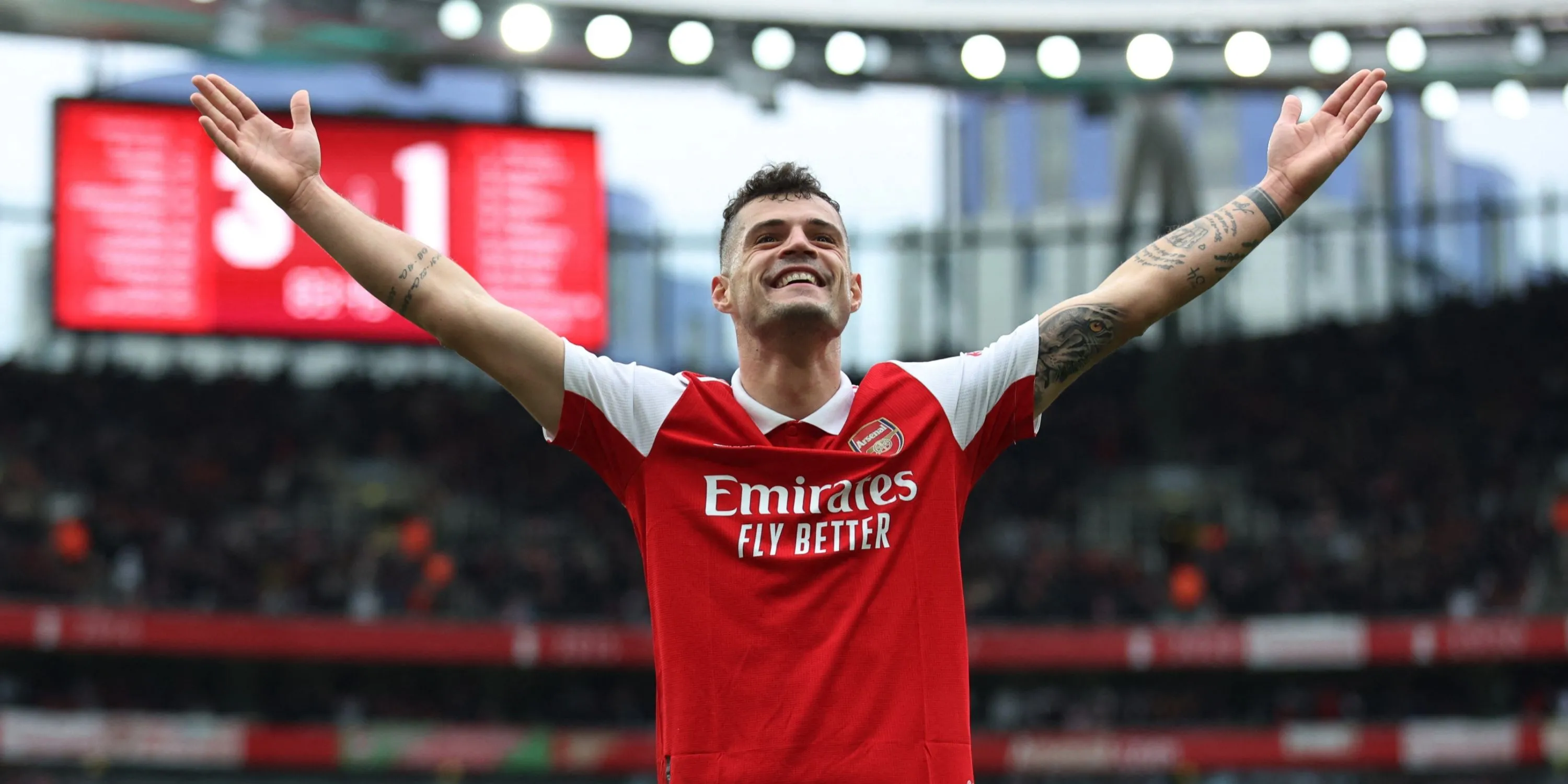 Tiền vệ Granit Xhaka trong màu áo Arsenal thi đấu tại Ngoại hạng Anh.