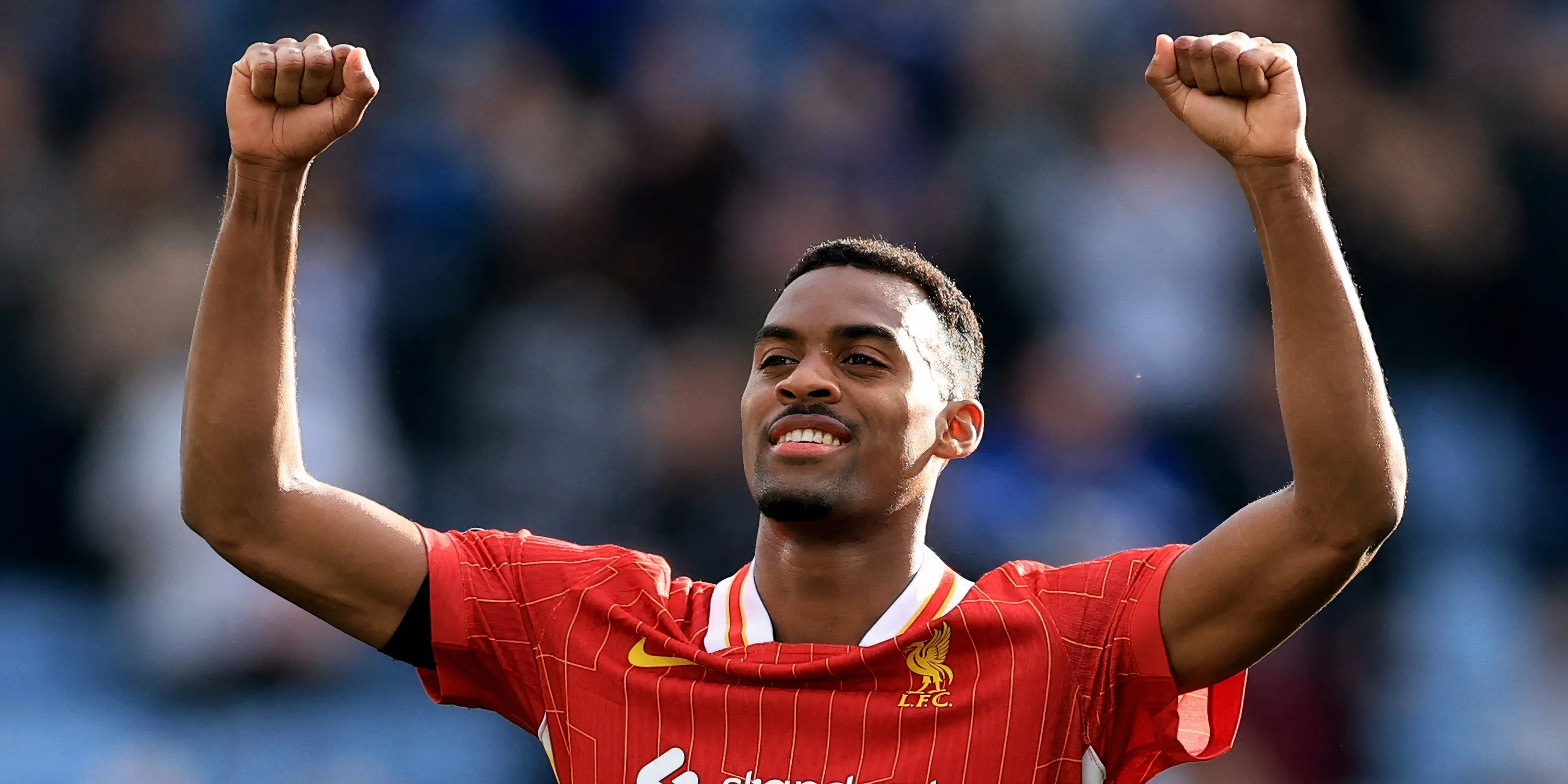 Tiền vệ Ryan Gravenberch thi đấu cho Liverpool trong mùa giải 2024/25