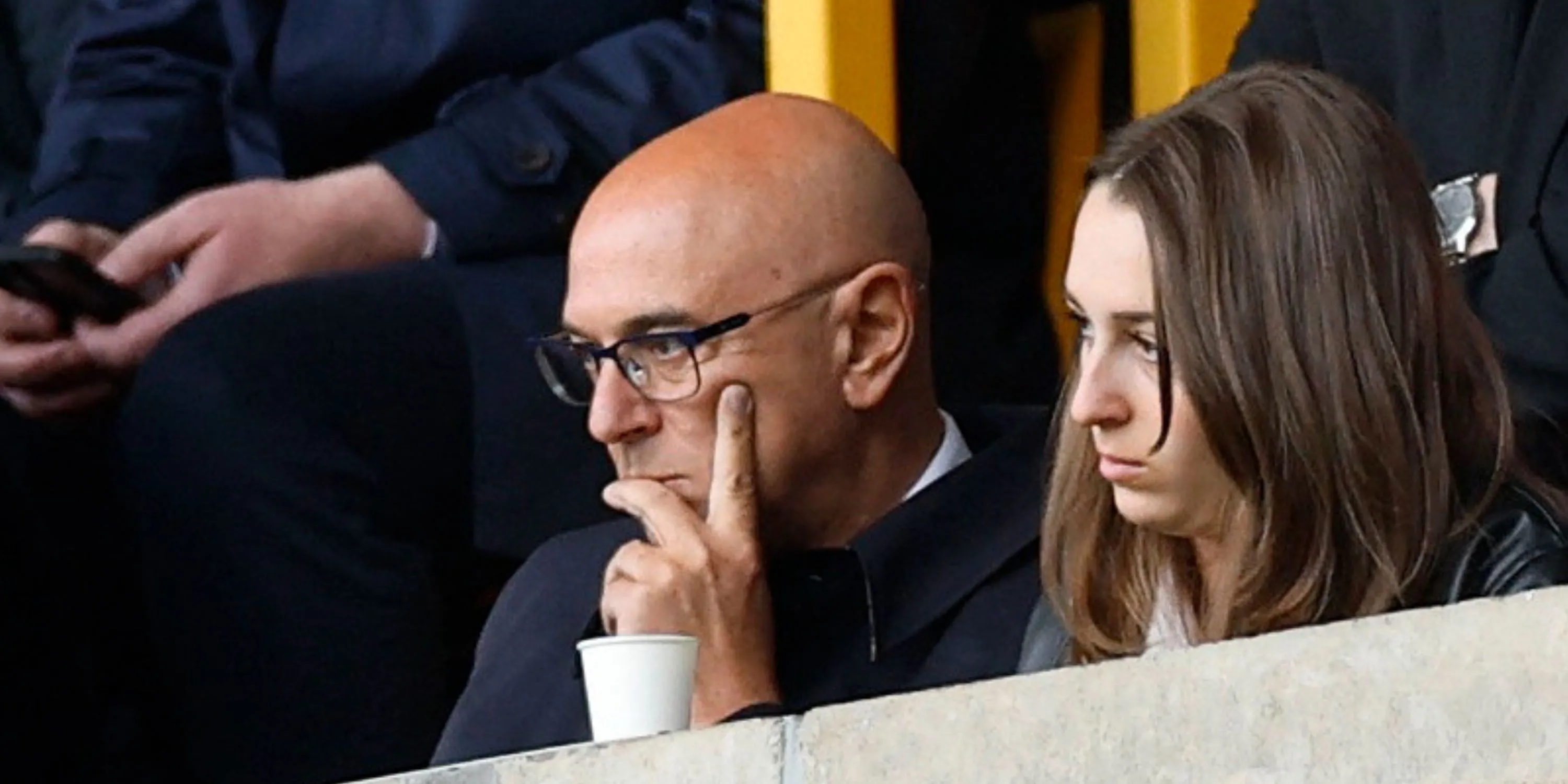 Chủ tịch Tottenham Daniel Levy trên khán đài sân vận động