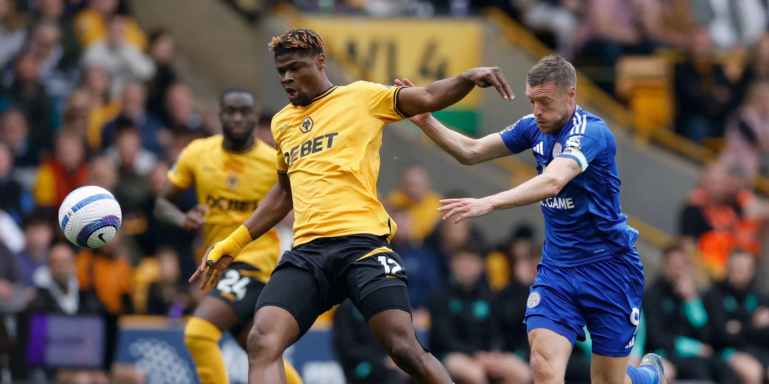 Emmanuel Agbadou, tân binh ấn tượng ở hàng thủ Wolves