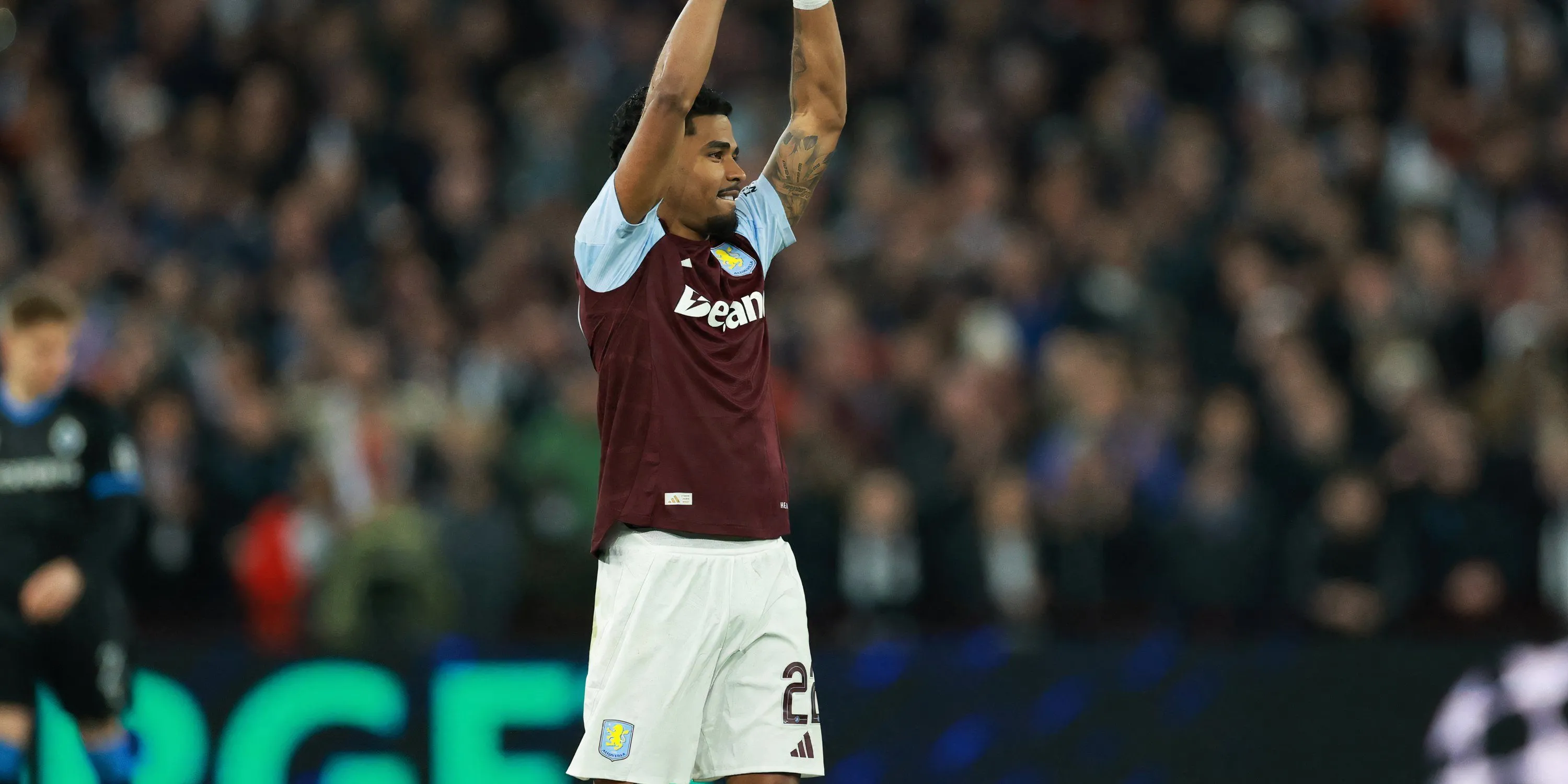 Hậu vệ trái Ian Maatsen của Aston Villa