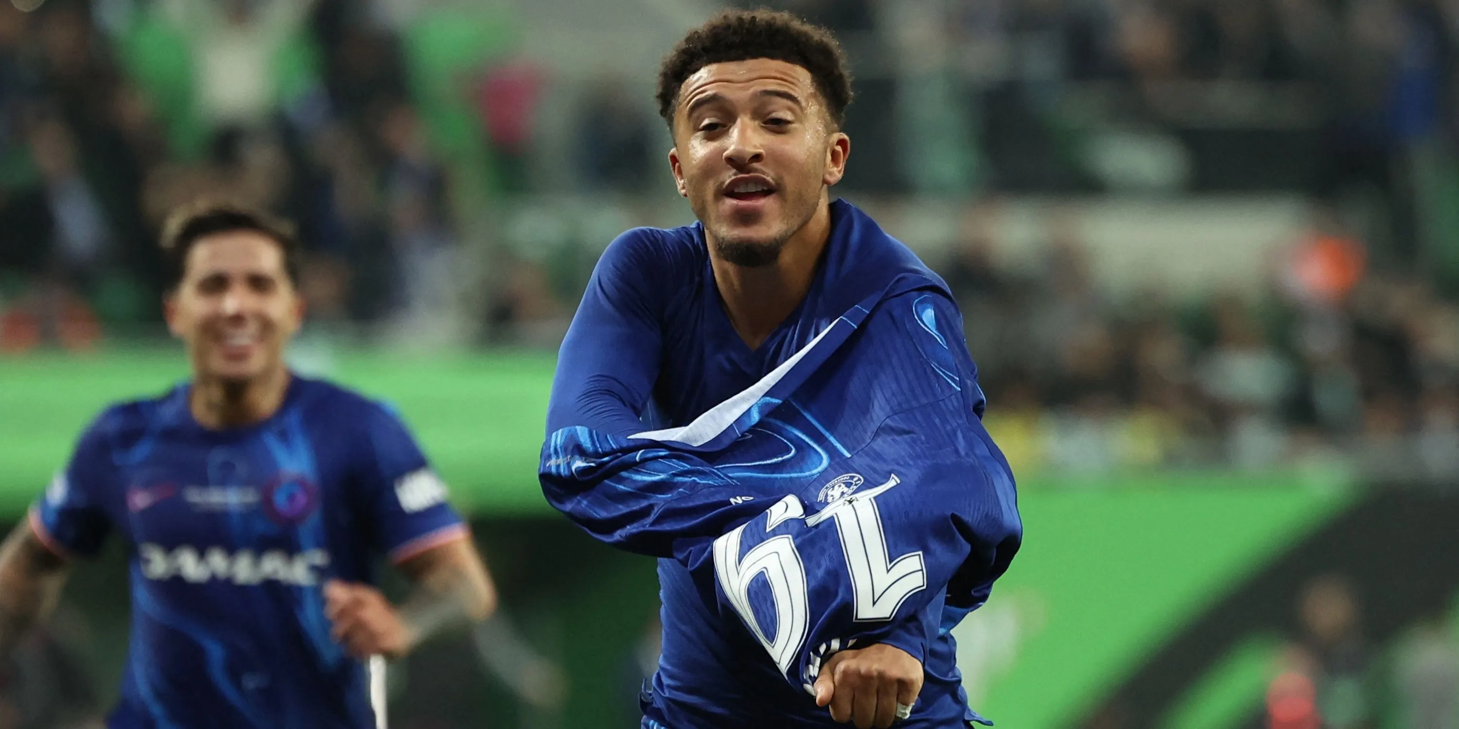 Jadon Sancho ăn mừng bàn thắng trong màu áo Chelsea trước khi trở lại Manchester United.