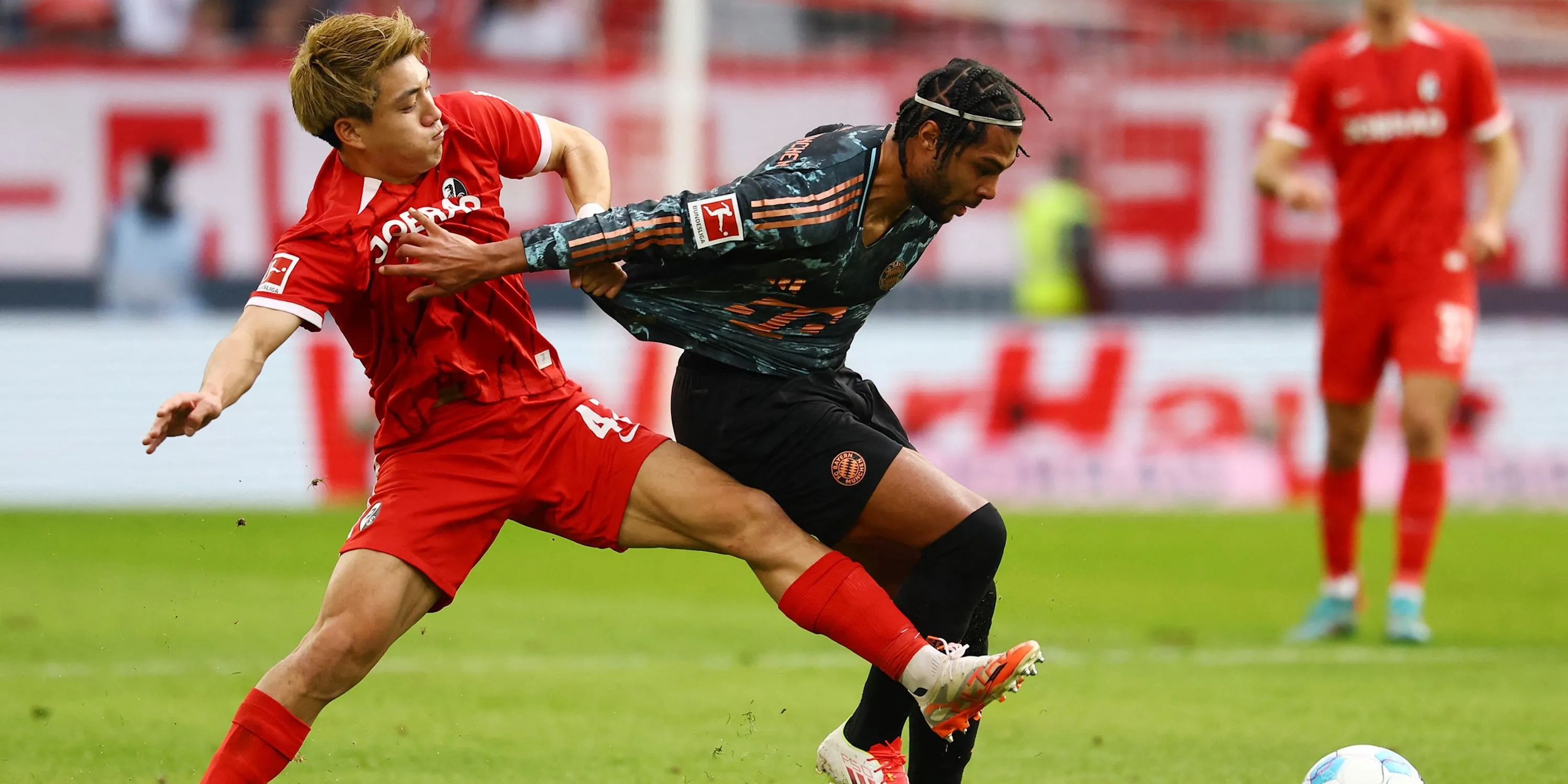Serge Gnabry của Bayern Munich trong một trận đấu tại Bundesliga.