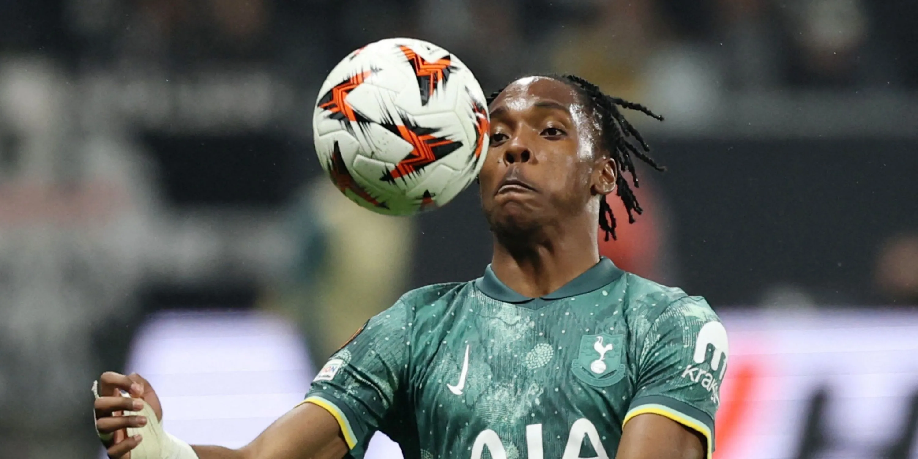 Tiền đạo trẻ Mathys Tel trong buổi tập của Tottenham Hotspur