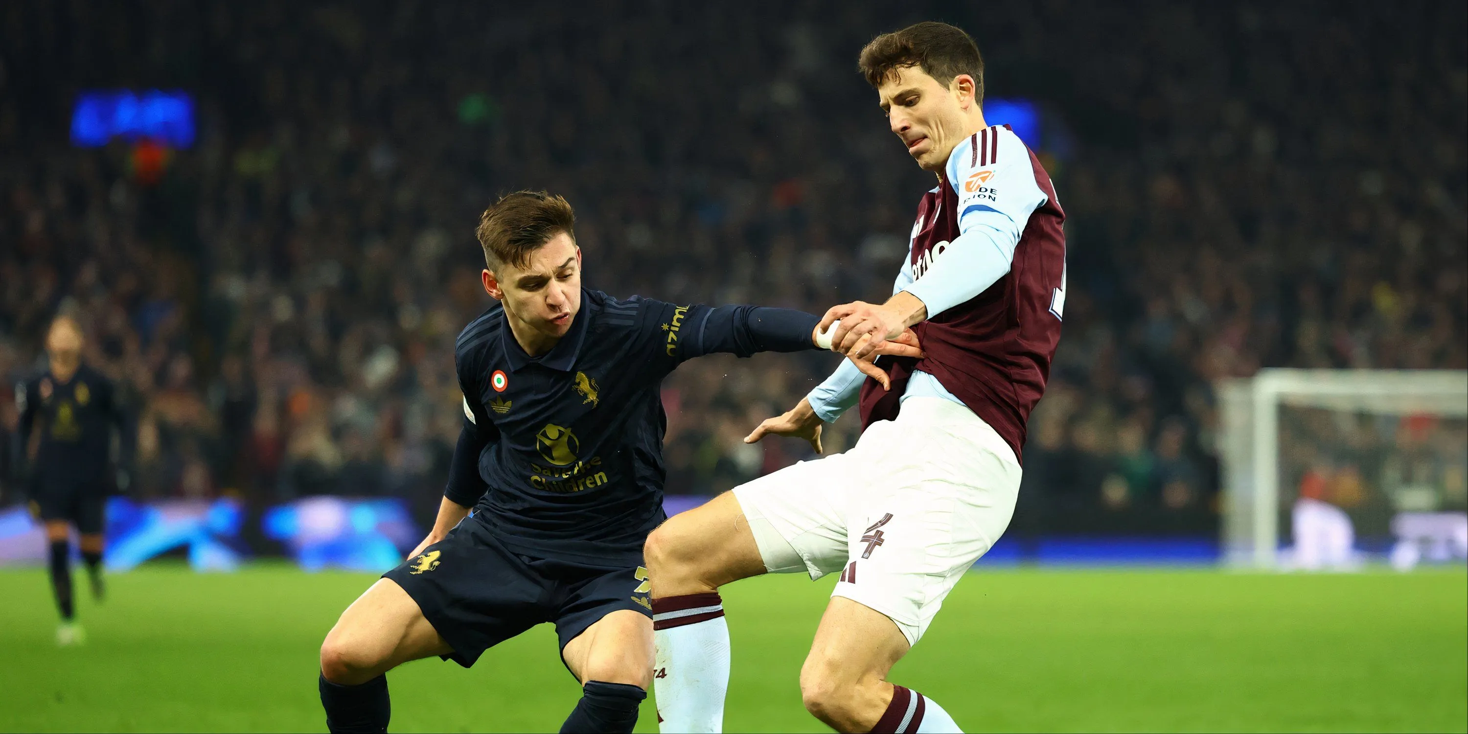 Trung vệ Pau Torres thi đấu cho Aston Villa