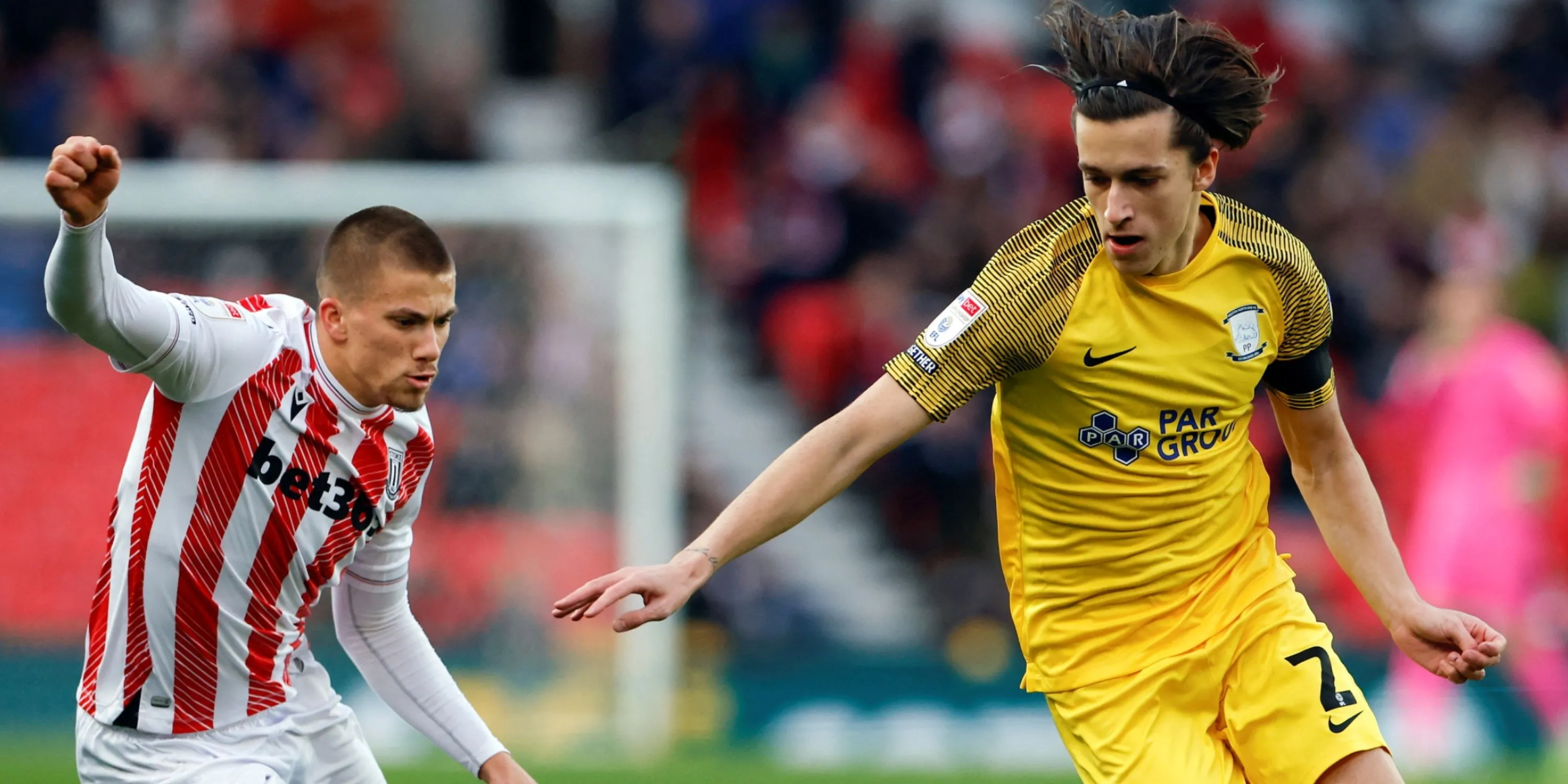 Alvaro Carreras thi đấu ấn tượng trong thời gian cho mượn tại Preston North End, khẳng định tiềm năng.