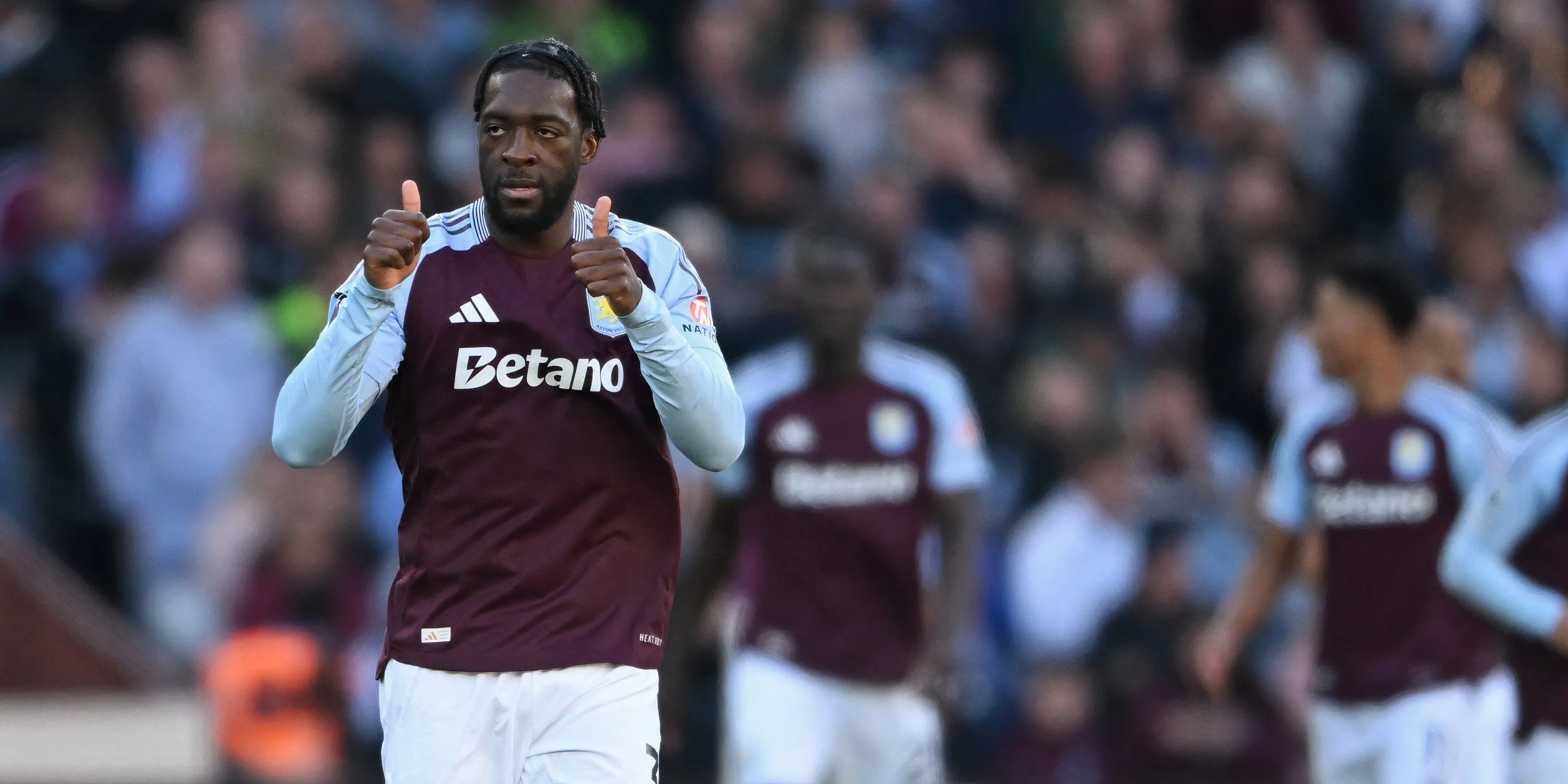 Axel Disasi thi đấu cho Aston Villa tại Ngoại hạng Anh