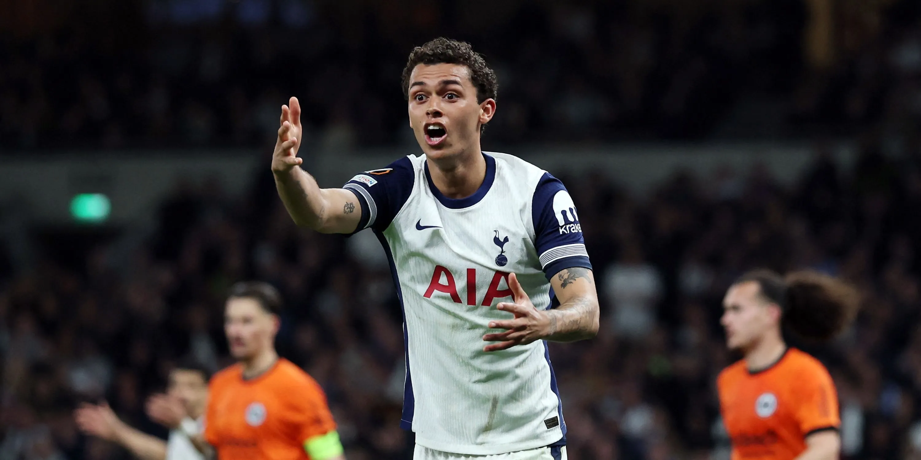 Cầu thủ Brennan Johnson của Tottenham trong trận đấu.