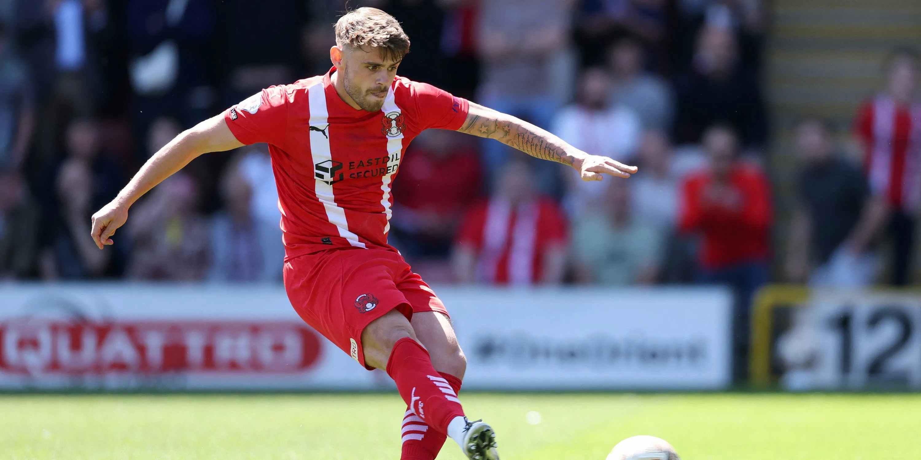 Charlie Kelman trong màu áo QPR sau một mùa giải cho mượn thành công