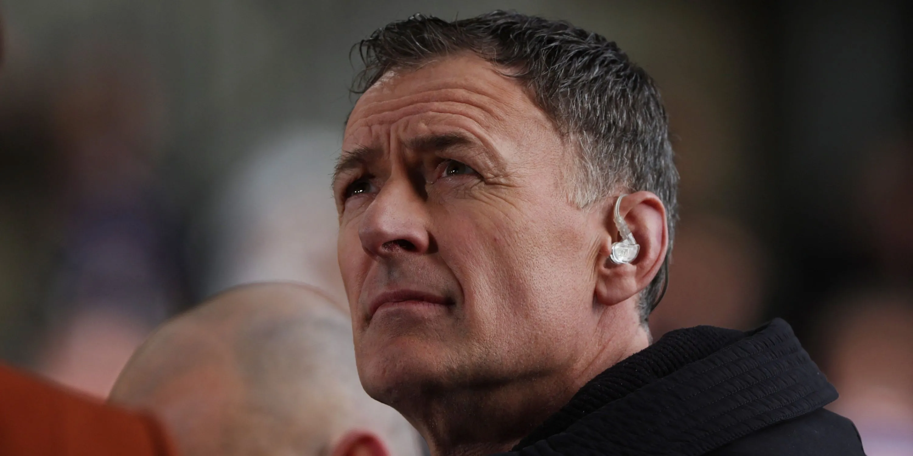 Chris Sutton, cựu tiền đạo Blackburn, nổi tiếng với phong cách bình luận thẳng thắn, sắc sảo