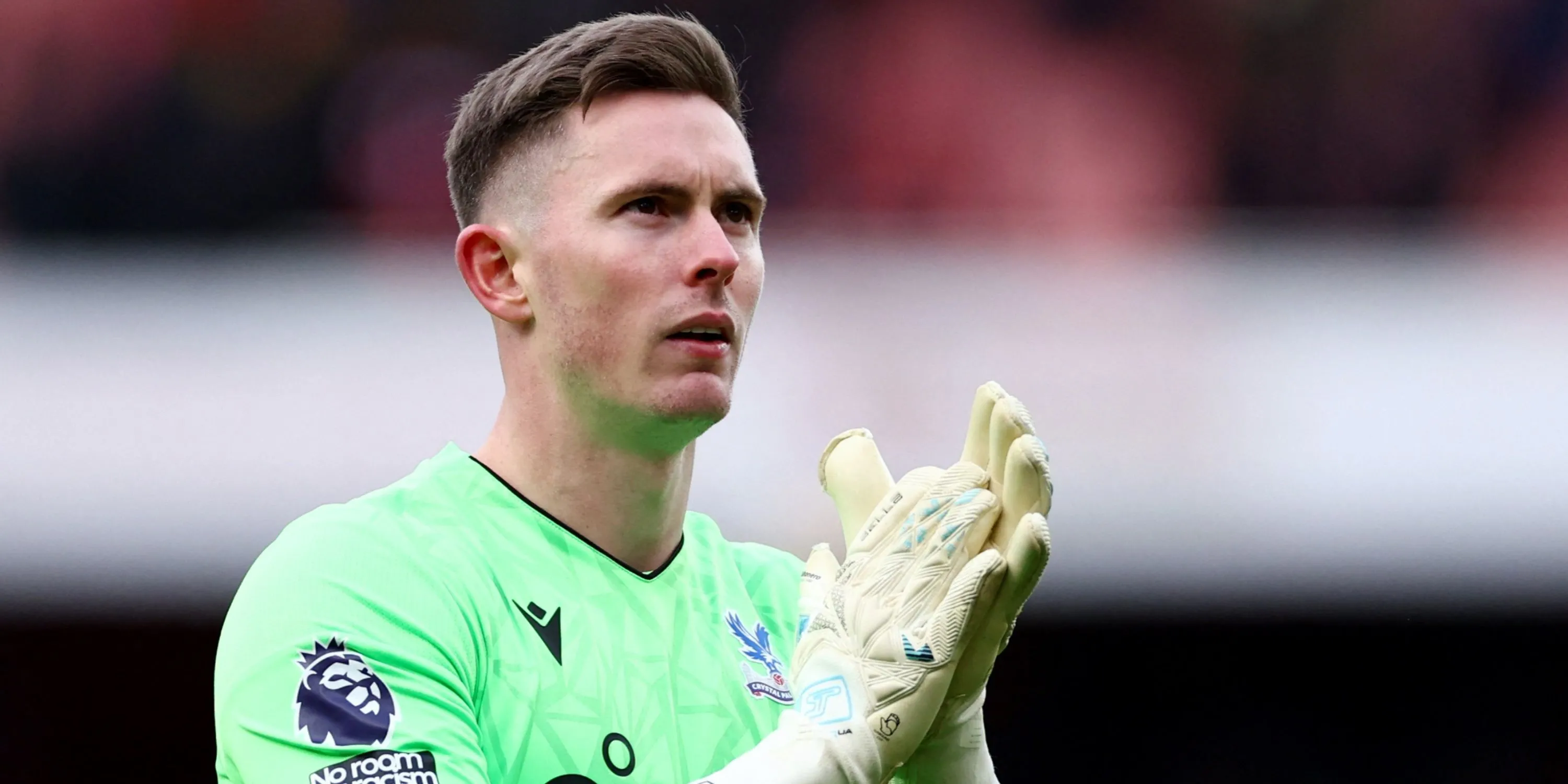 Dean Henderson thi đấu cho Crystal Palace, tìm kiếm suất bắt chính tại Ngoại hạng Anh.