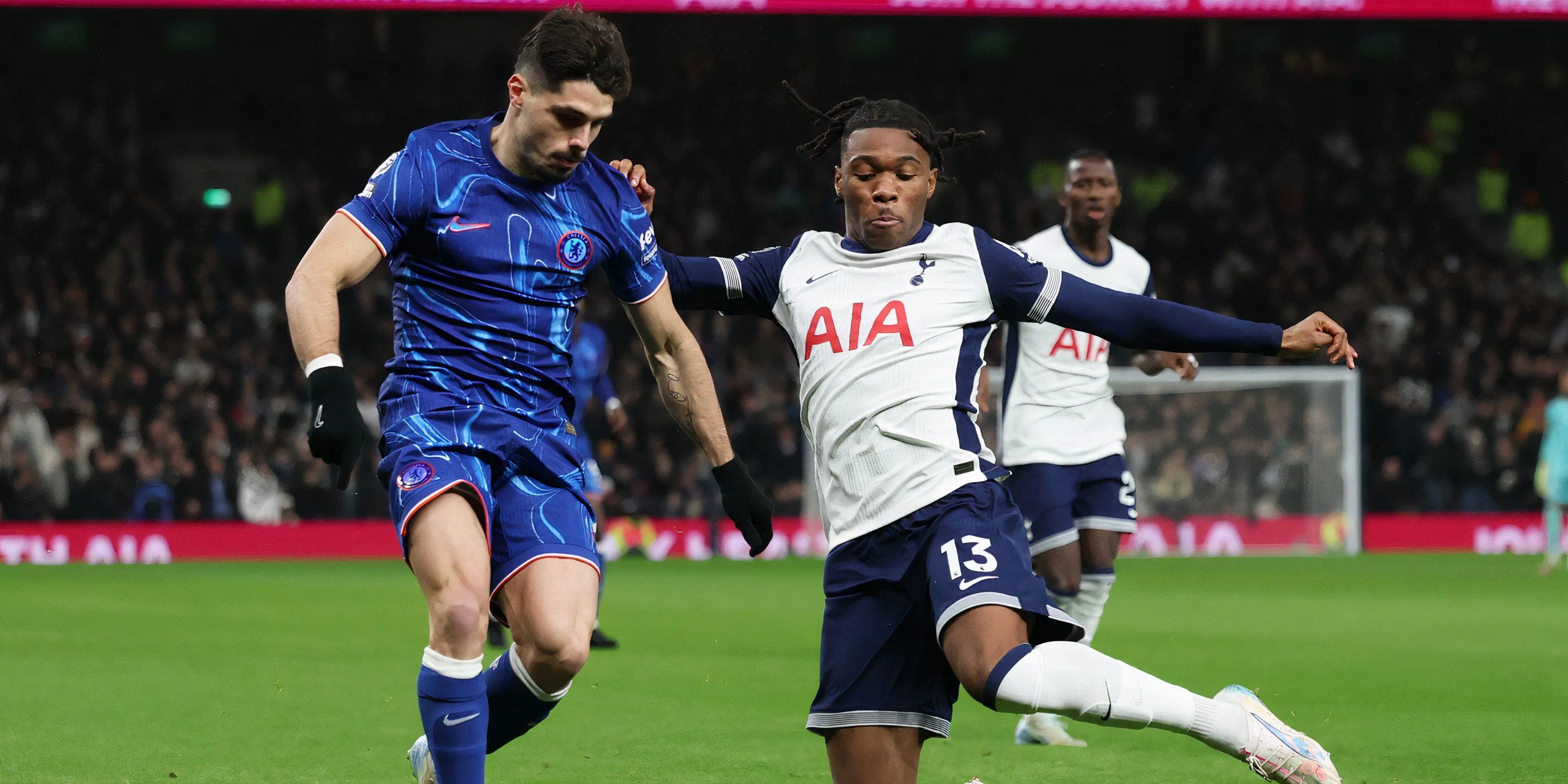 Destiny Udogie thi đấu cho Tottenham
