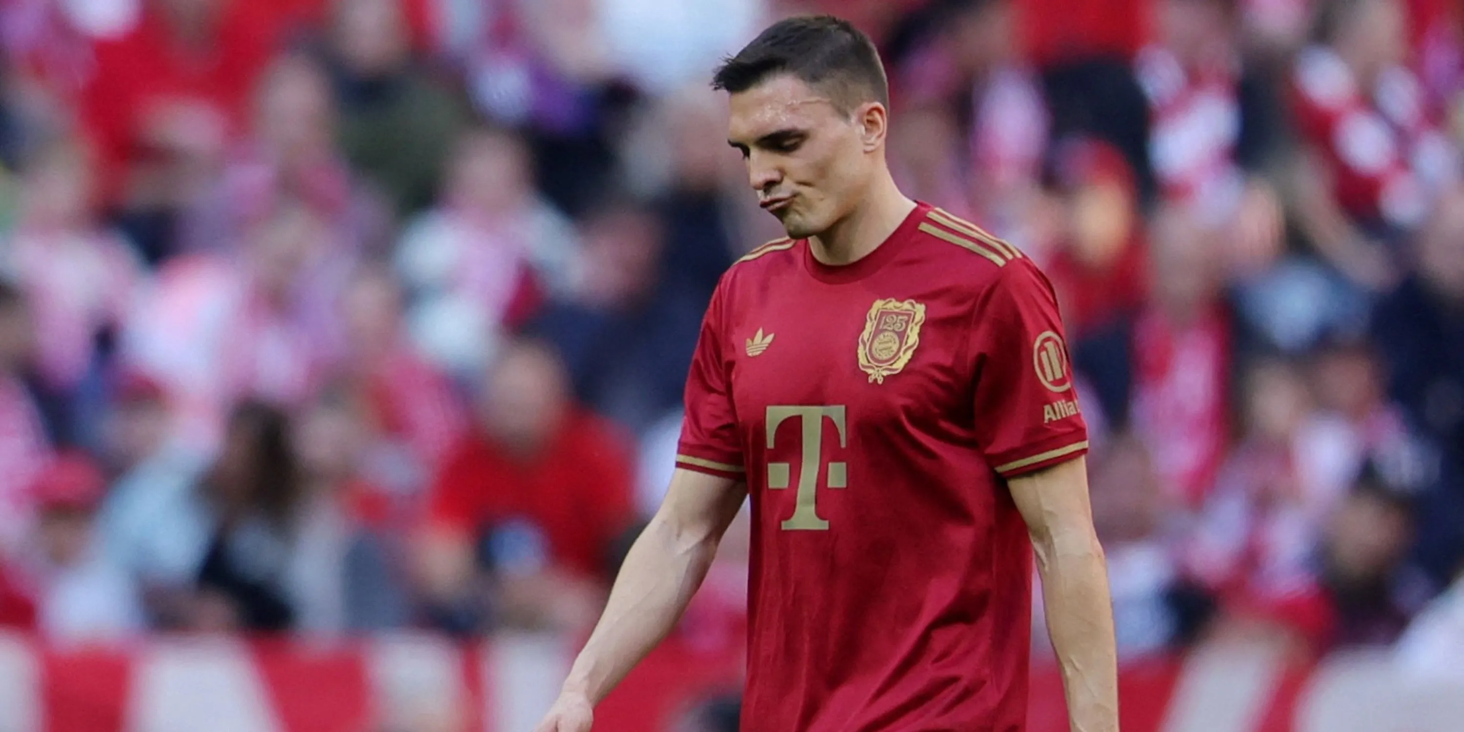 João Palhinha của Bayern Munich thất vọng sau khi nhận thẻ đỏ