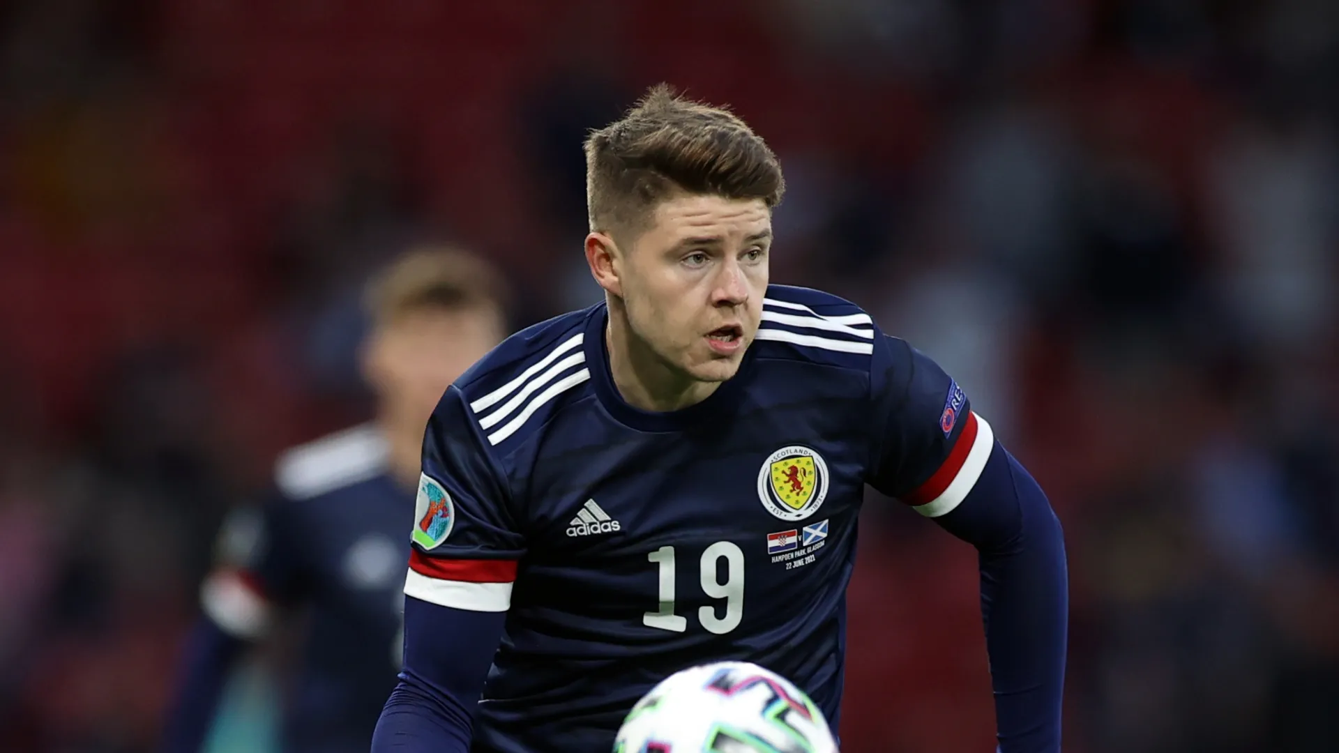 Kevin Nisbet trong màu áo đội tuyển Scotland