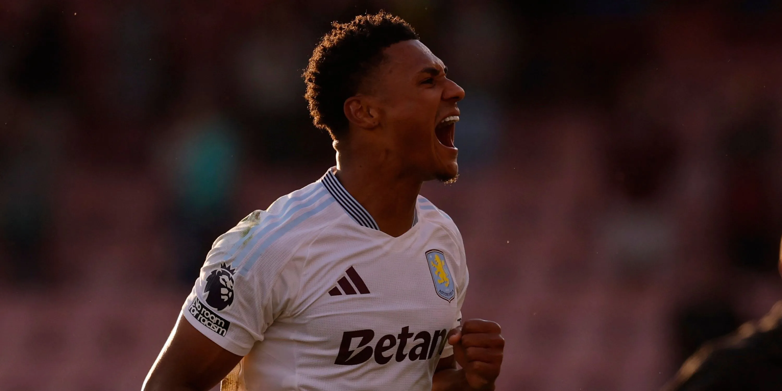 Ollie Watkins ăn mừng bàn thắng trong màu áo Aston Villa