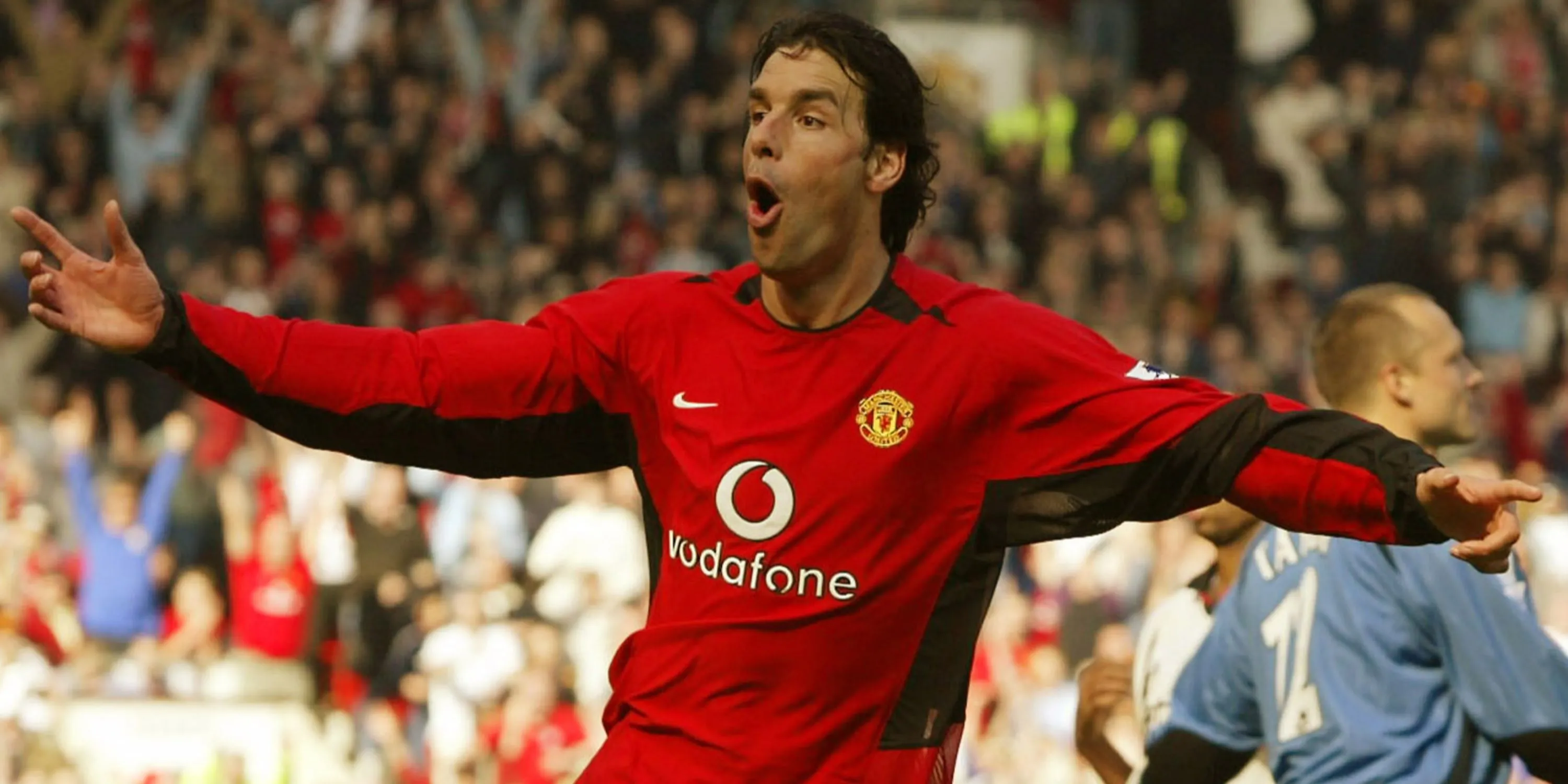 Ruud van Nistelrooy ăn mừng bàn thắng trong màu áo Manchester United