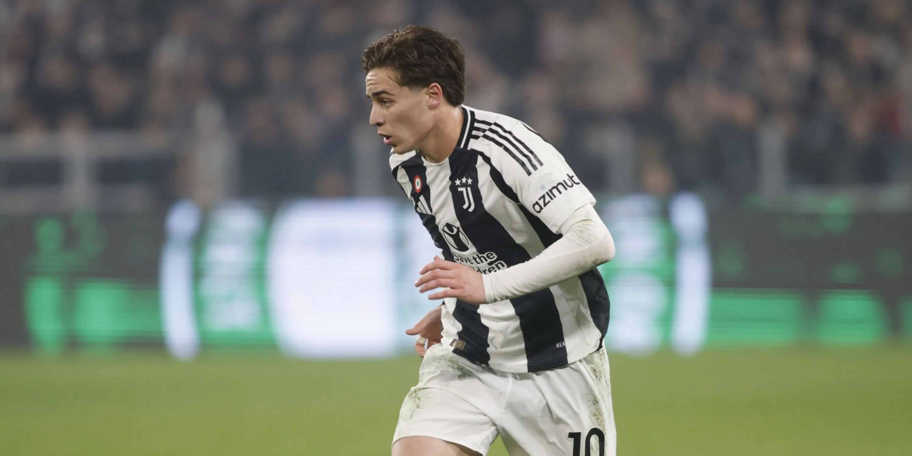 Tiền đạo Kenan Yildiz trong màu áo Juventus và đội tuyển Thổ Nhĩ Kỳ