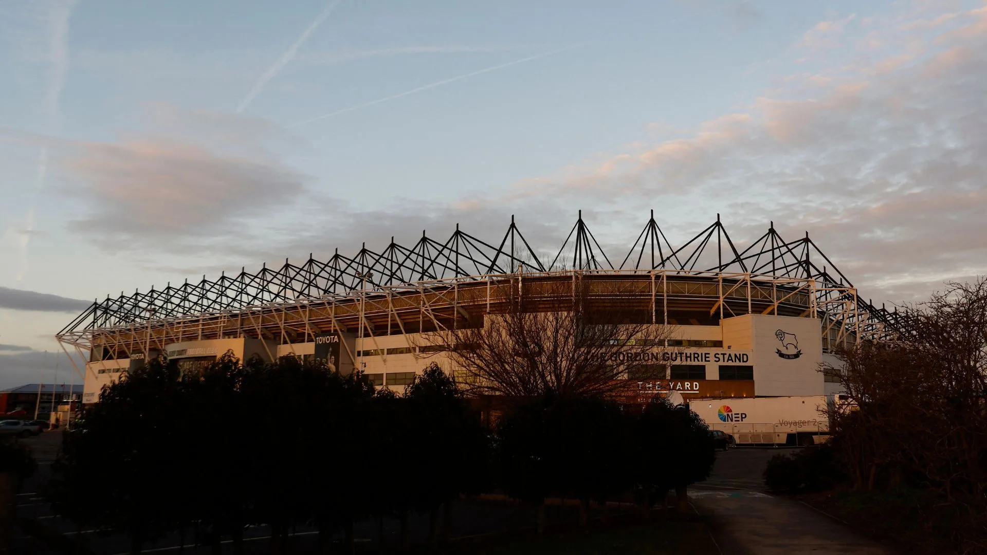 Toàn cảnh ngoại thất sân vận động Pride Park của Derby County