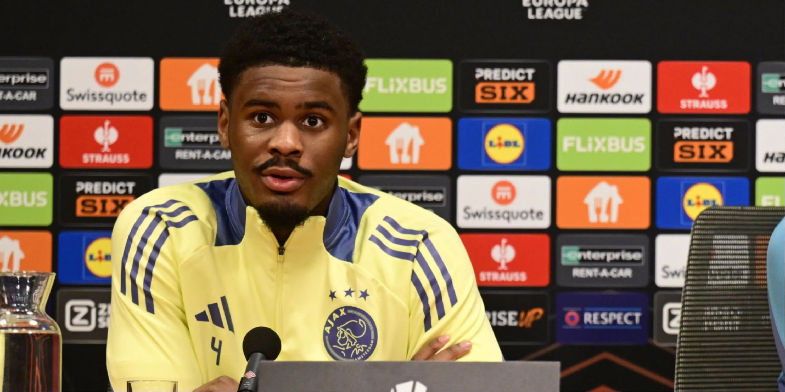 Trung vệ/hậu vệ trái Jorrel Hato của Ajax, liên tục được liên hệ với Liverpool