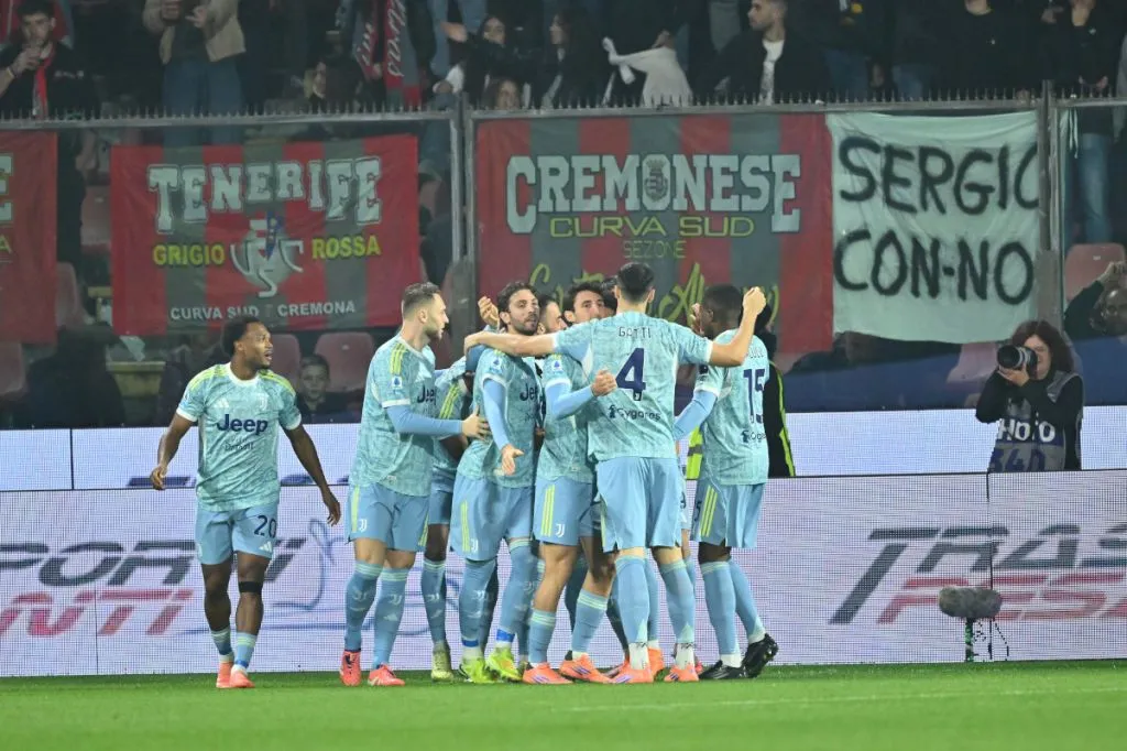 Cầu thủ Filip Kostic của Juventus ăn mừng sau khi ghi bàn 0-1 trong trận đấu Serie A giữa US Cremonese và Juventus