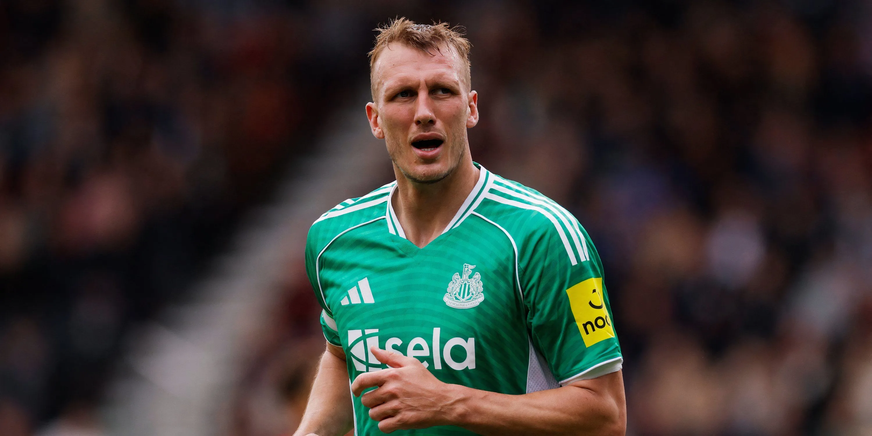 Dan Burn, hậu vệ 33 tuổi của Newcastle, đang là tâm điểm những chỉ trích