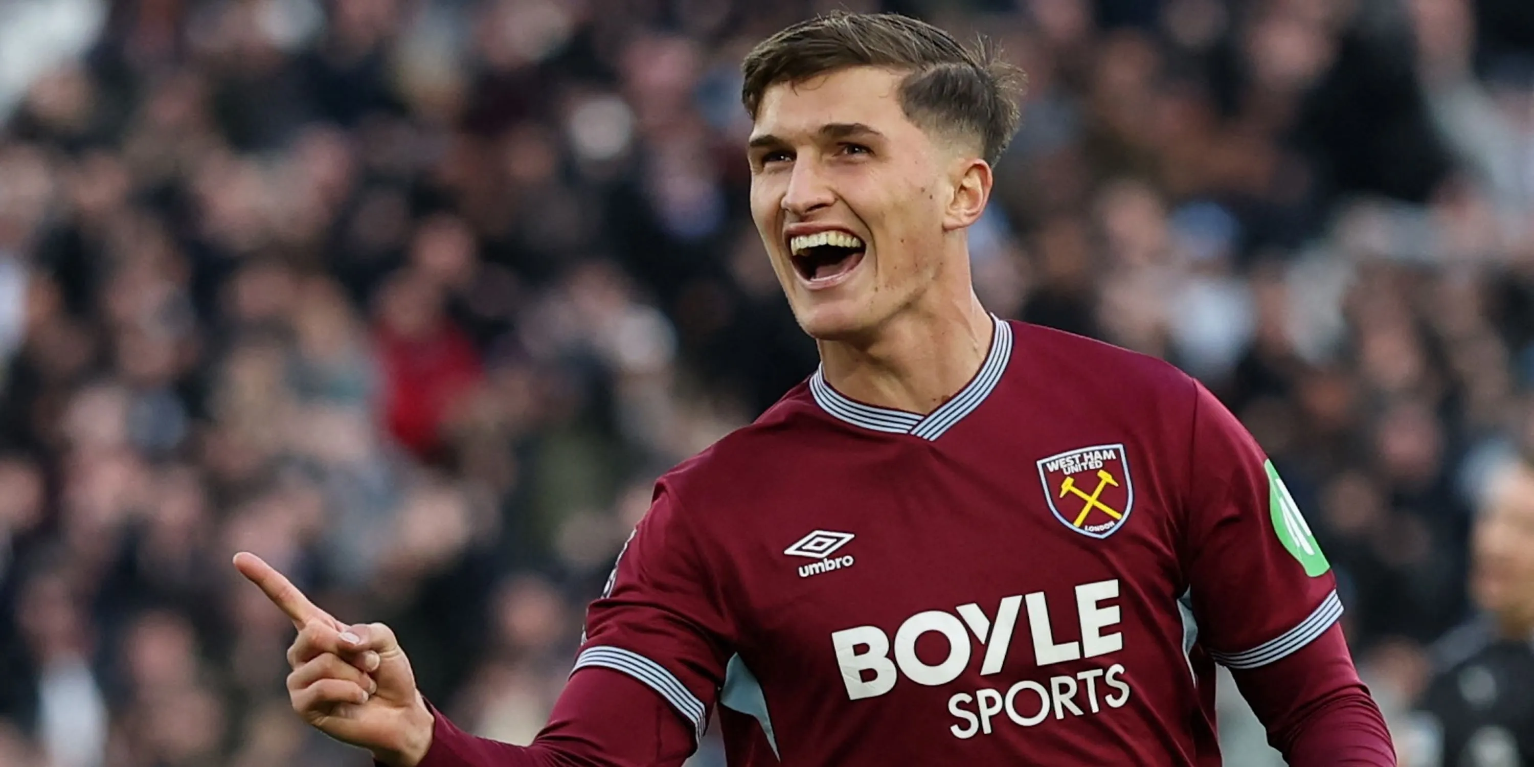 Freddie Potts, tiền vệ trẻ West Ham, ghi bàn trong trận gặp Newcastle (bàn này sau đó bị phán là lỗi)