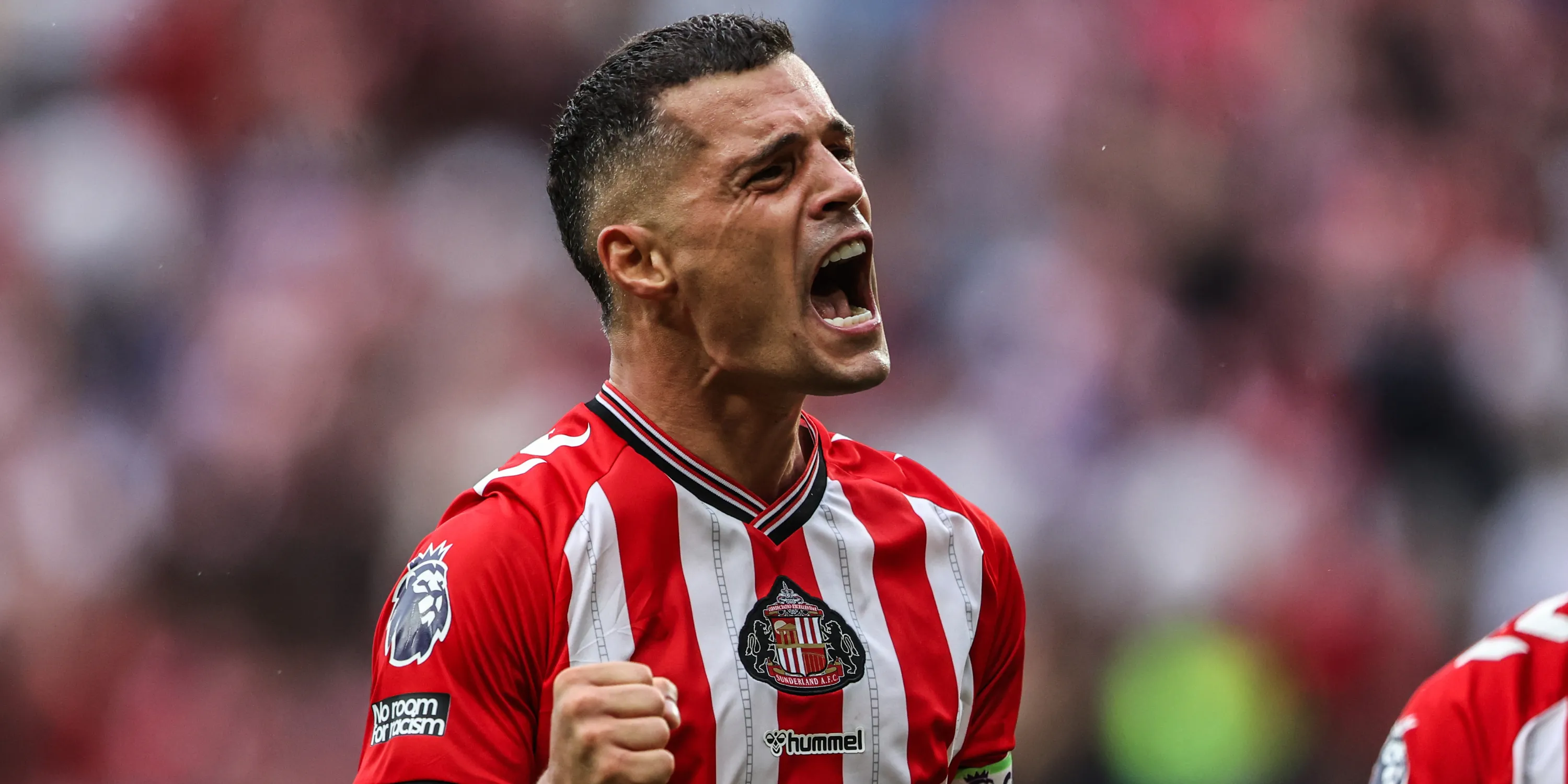 Granit Xhaka nỗ lực điều khiển trung tâm sân cho Sunderland