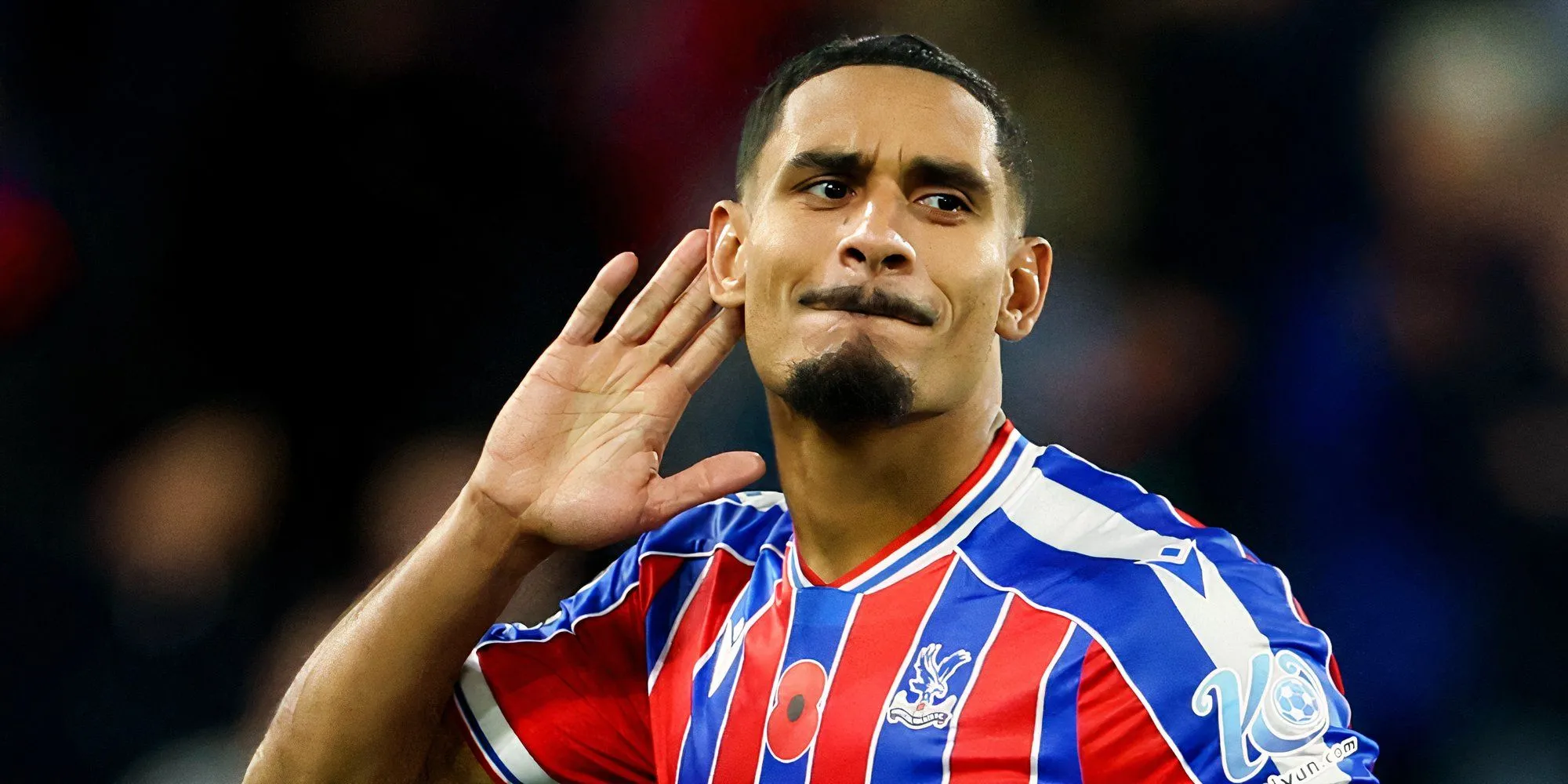 Maxence Lacroix thể hiện kỹ năng phòng ngự xuất sắc cho Crystal Palace