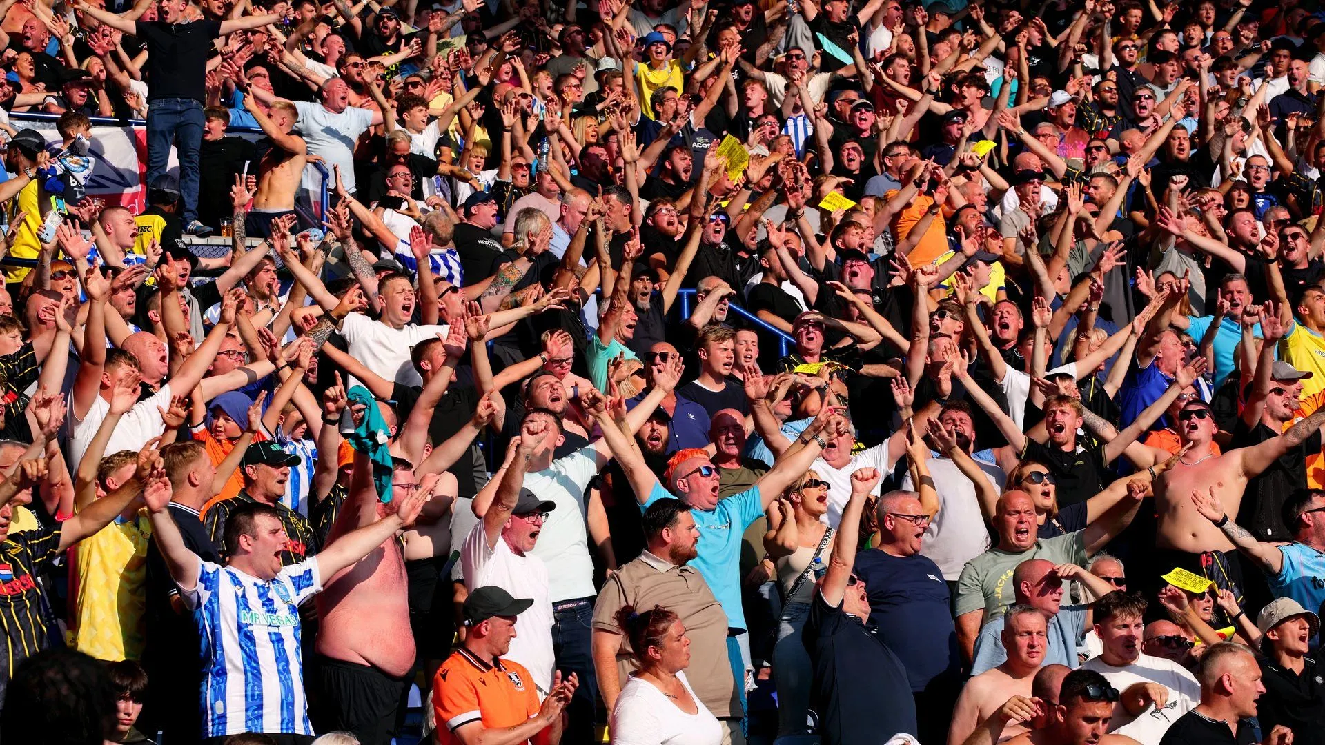 Những cổ động viên Sheffield Wednesday tỏ ra quan tâm đến những phát triển mới liên quan đến tương lai câu lạc bộ