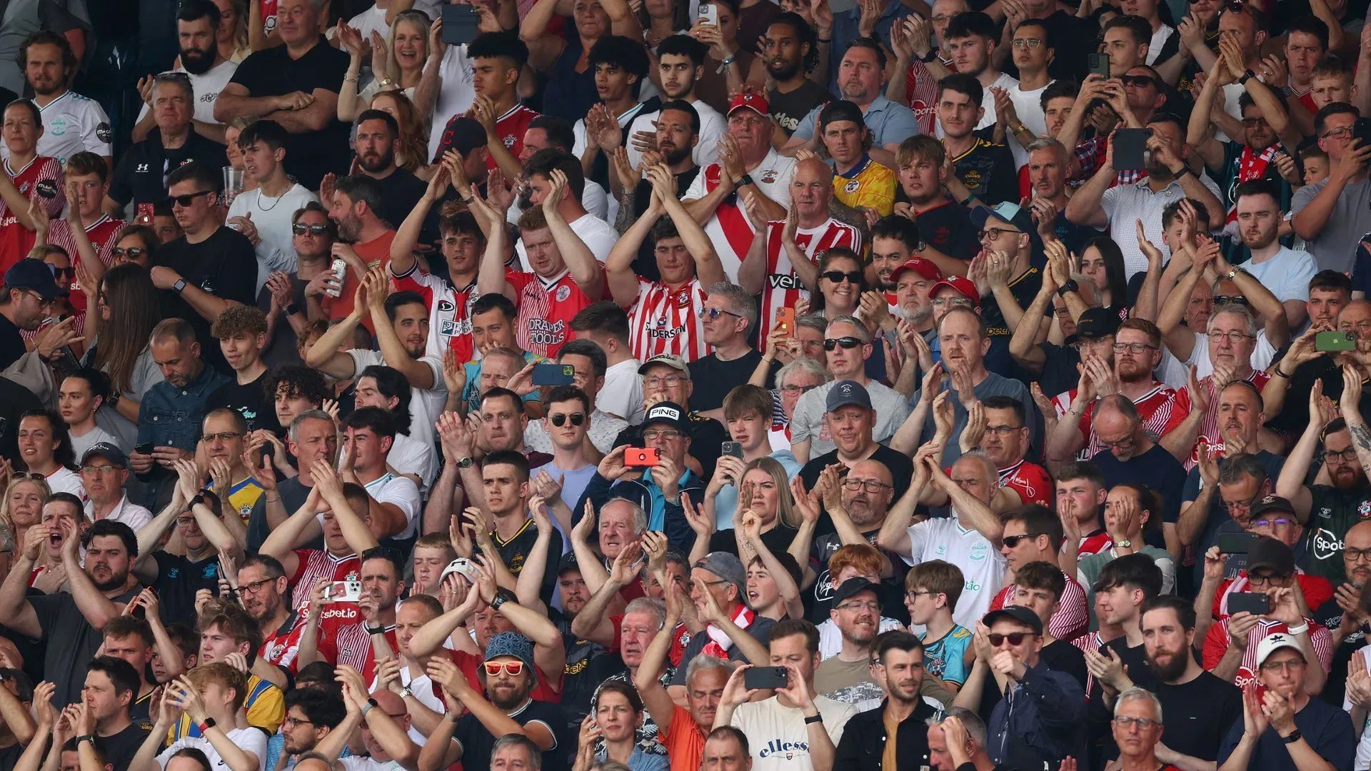 Những cổ động viên Southampton bày tỏ sự lo lắng về tương lai của club dưới sự dẫn dắt của một huấn luyện viên thiếu kinh nghiệm